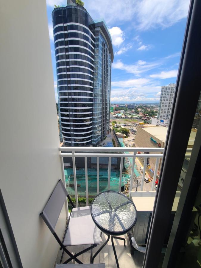 Inspiria Condo Free Airport Pickup For 3 Nights Stay Or More ダバオ　シティ エクステリア 写真